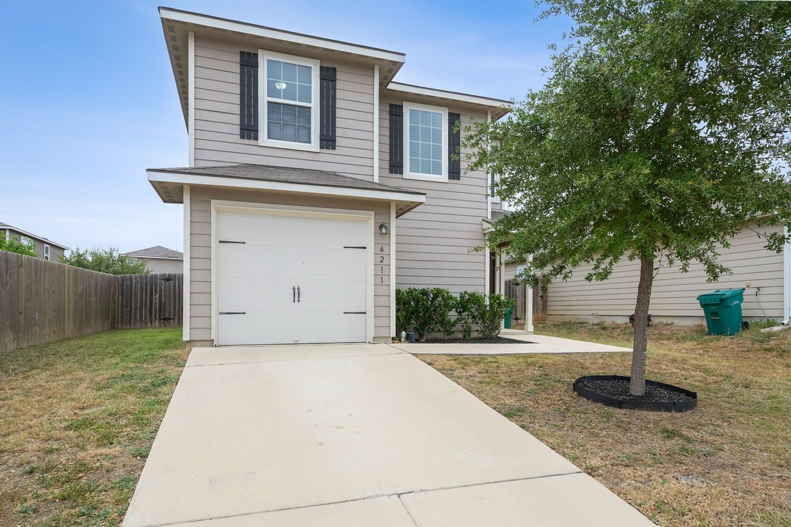 San Antonio House: 6211 Baywood Cres