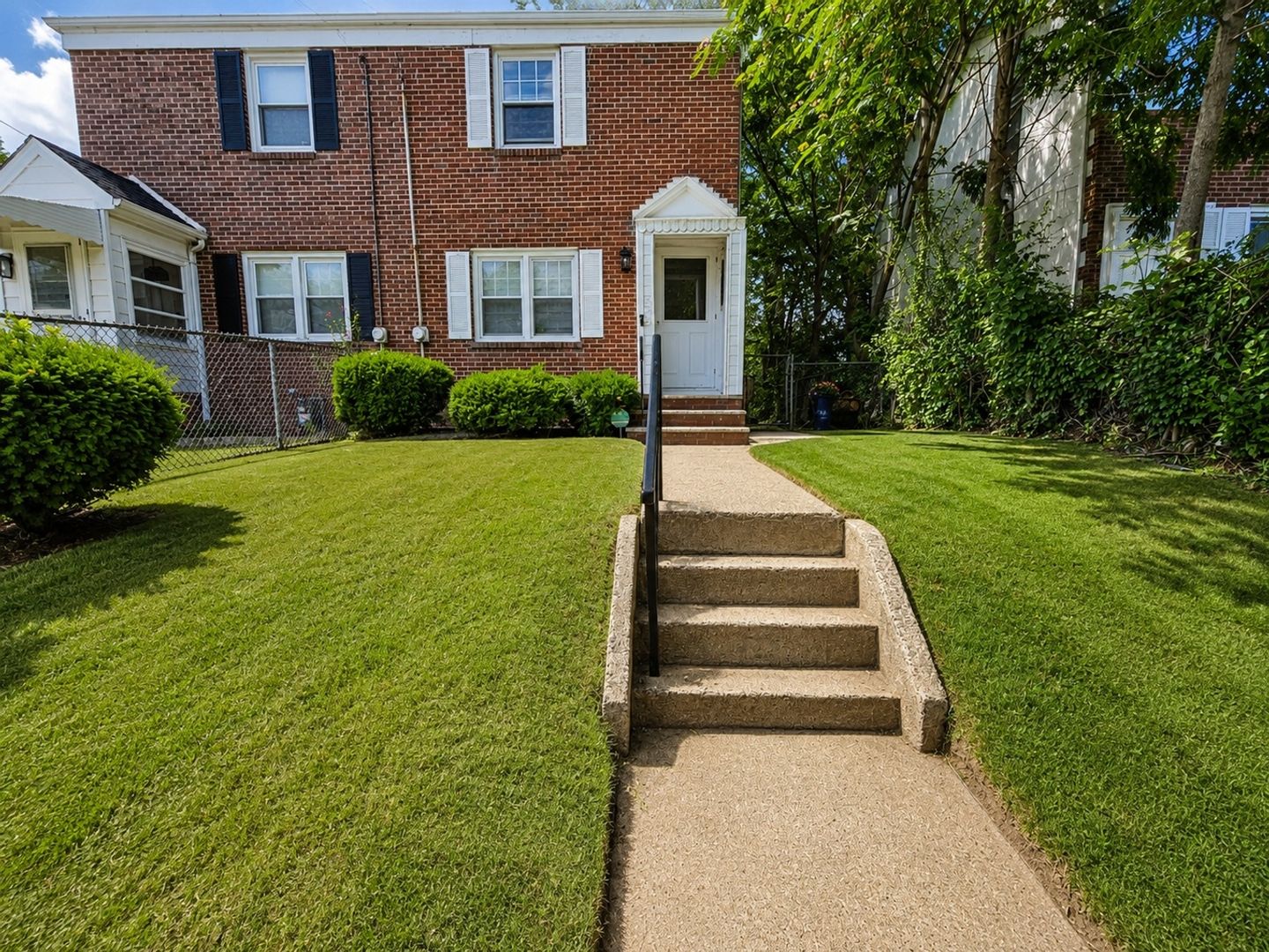Rahway House: 544 E Milton Ave