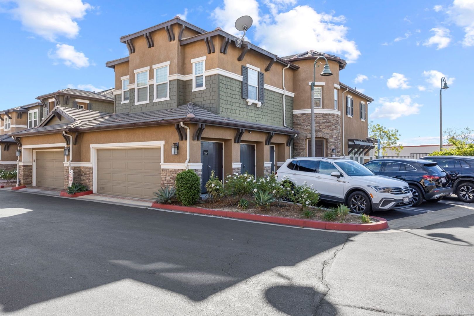 Sylmar Townhome: 16485 W Nicklaus Dr