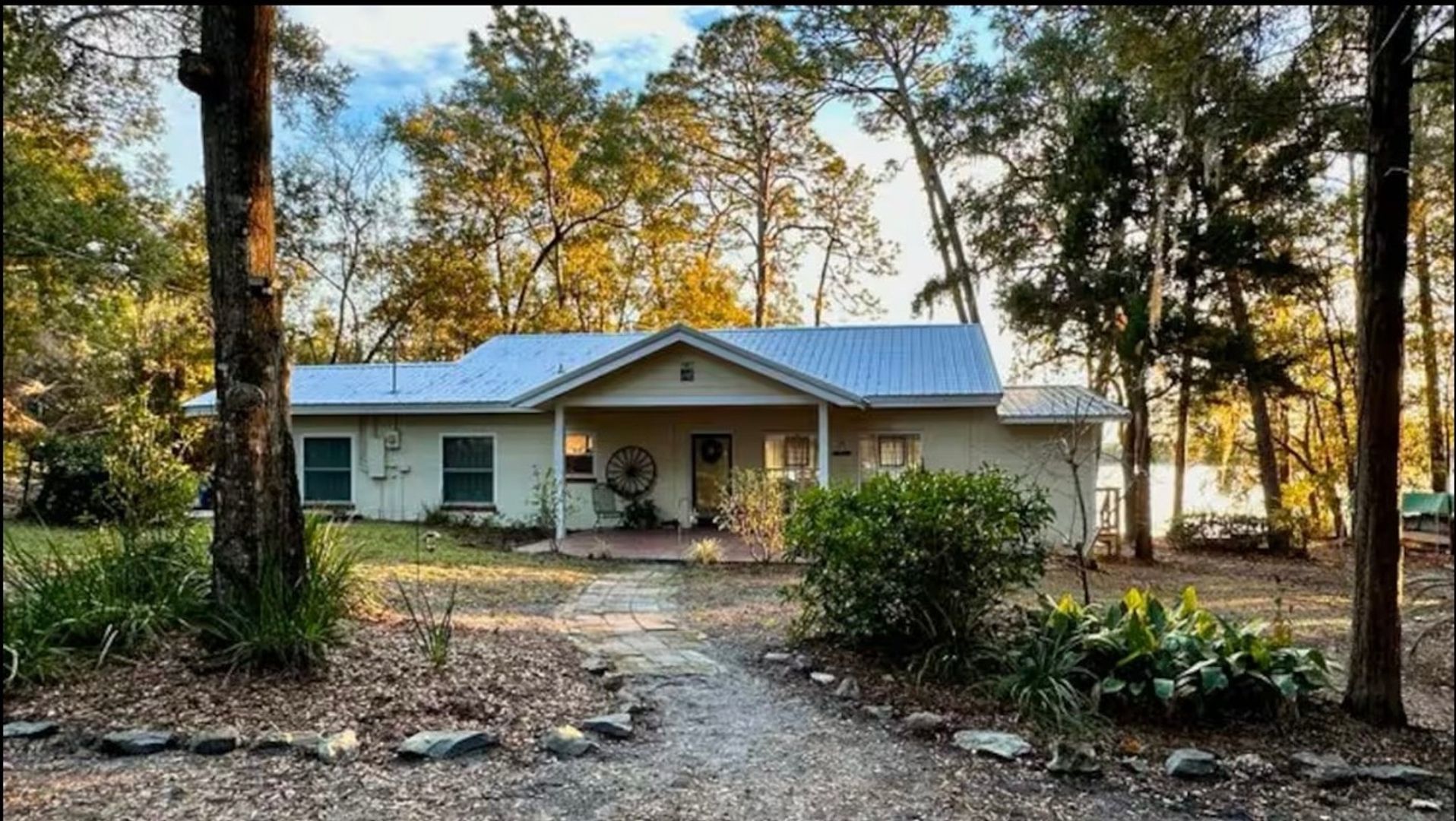 Melrose House: 107 Cygnet Ln