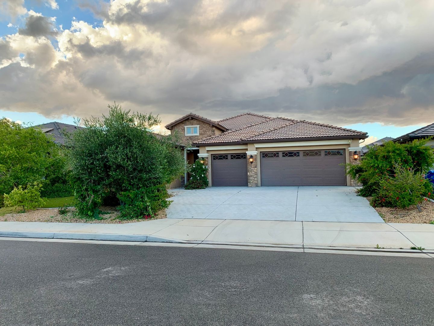 Bakersfield House: 10006 Blountsville Dr