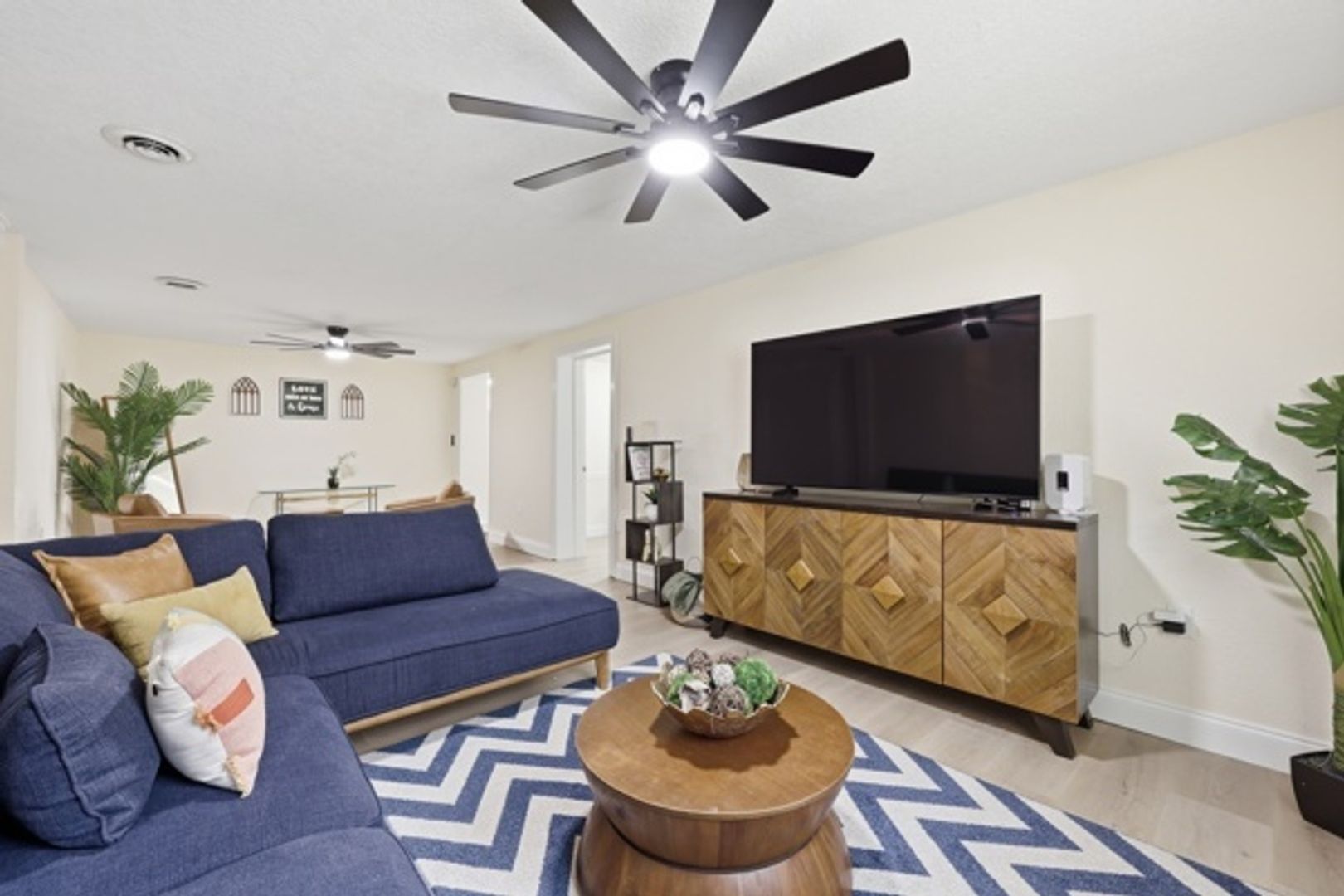 Jacksonville House: 9565 Carbondale Dr W