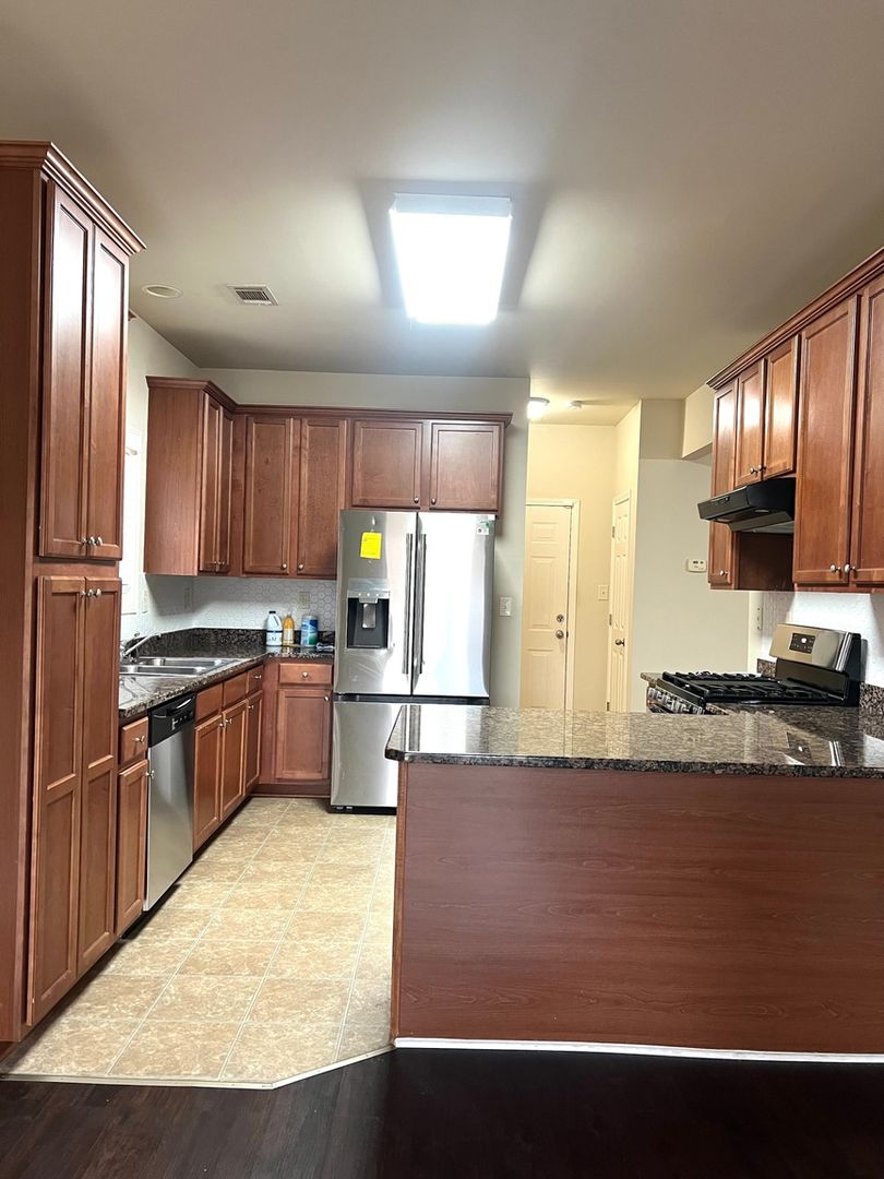 Tucker House: 6211 Crestgate Ln