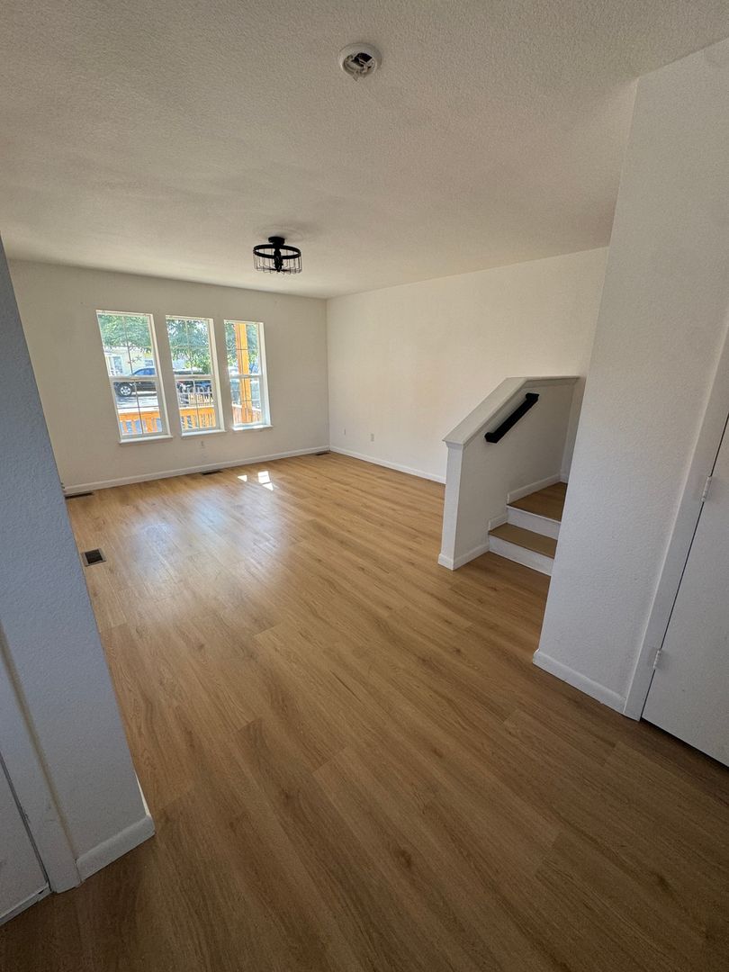 Aurora House: 1605 Boston St