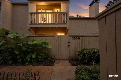 2 Bedroom Condo – 3566 Ocee St, Houston, TX 77063