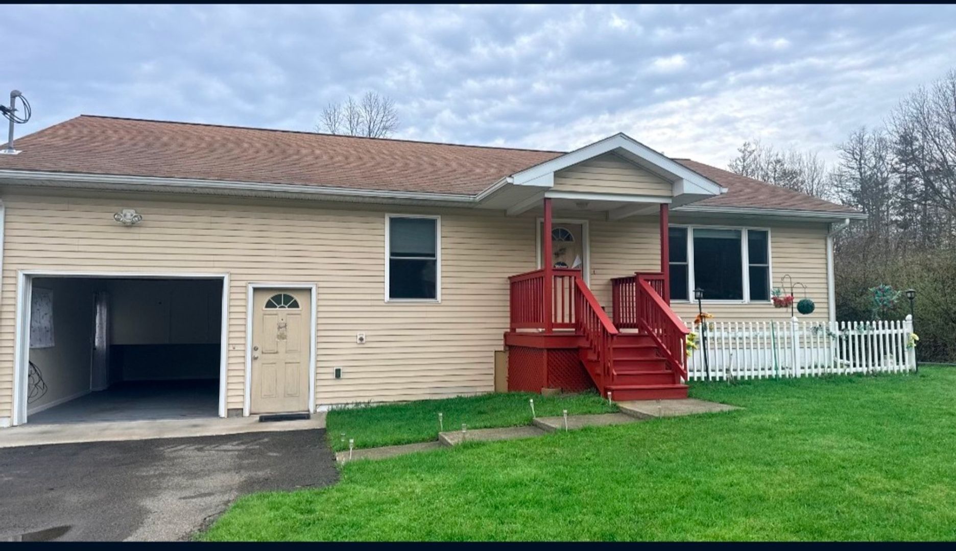 Binghamton House: 1314 Airport Rd