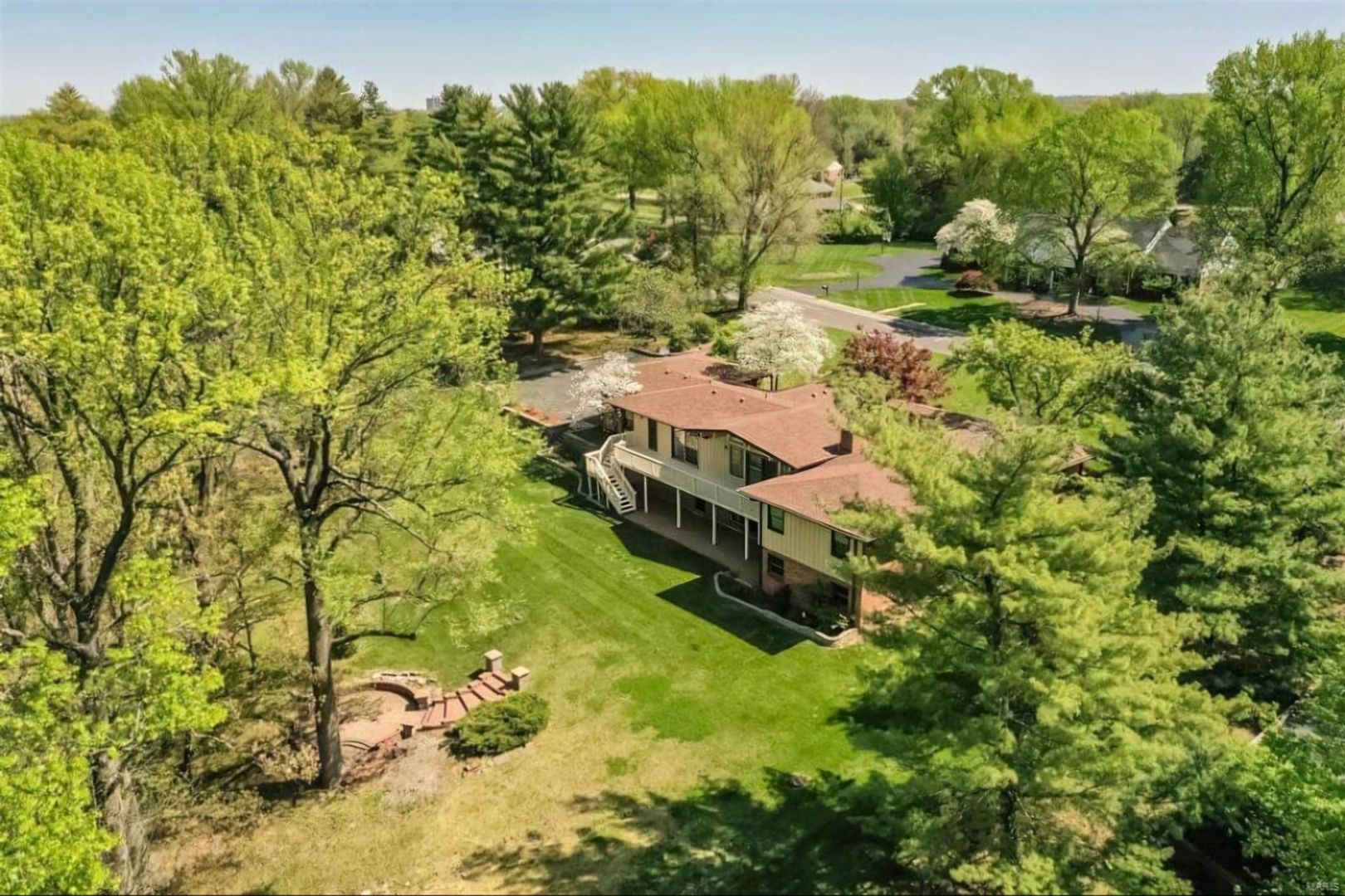 Saint Louis House: 139 Ladue Oaks Dr