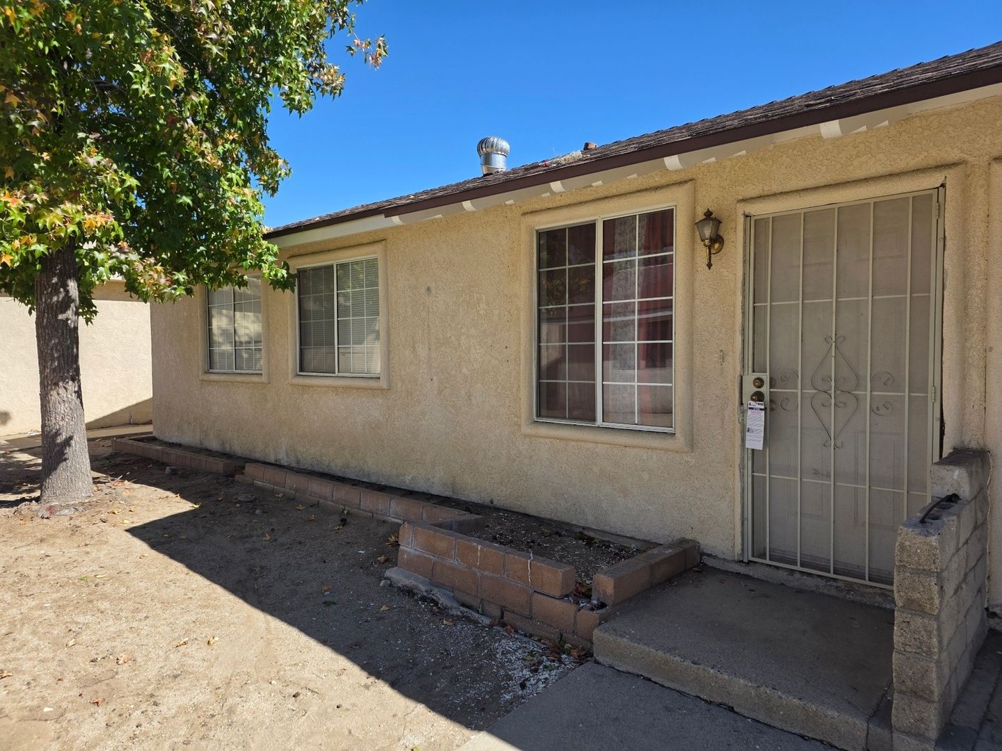 Fontana Condo: 16594 Orange Way