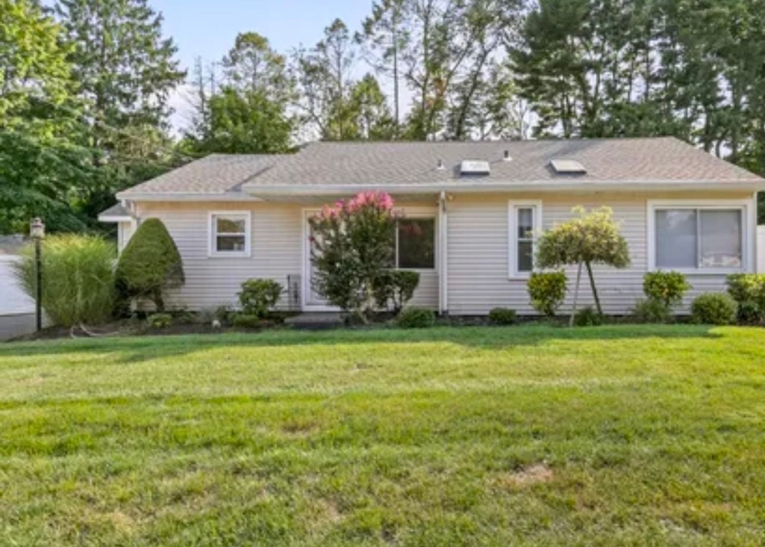 East Haven House: 4 Hellstrom Rd
