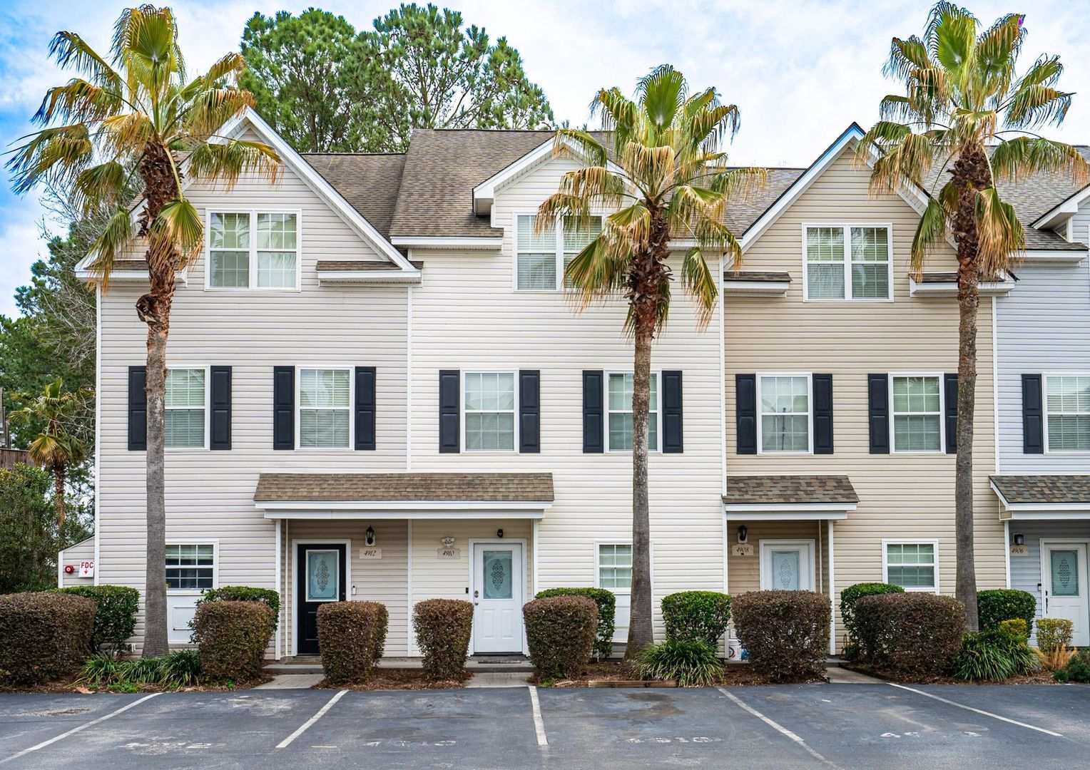 North Charleston Townhome: 4910 Lake Palmetto Ln