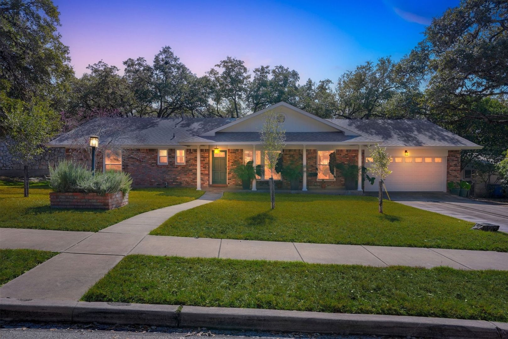 San Antonio House: 10814 Cedar Elm