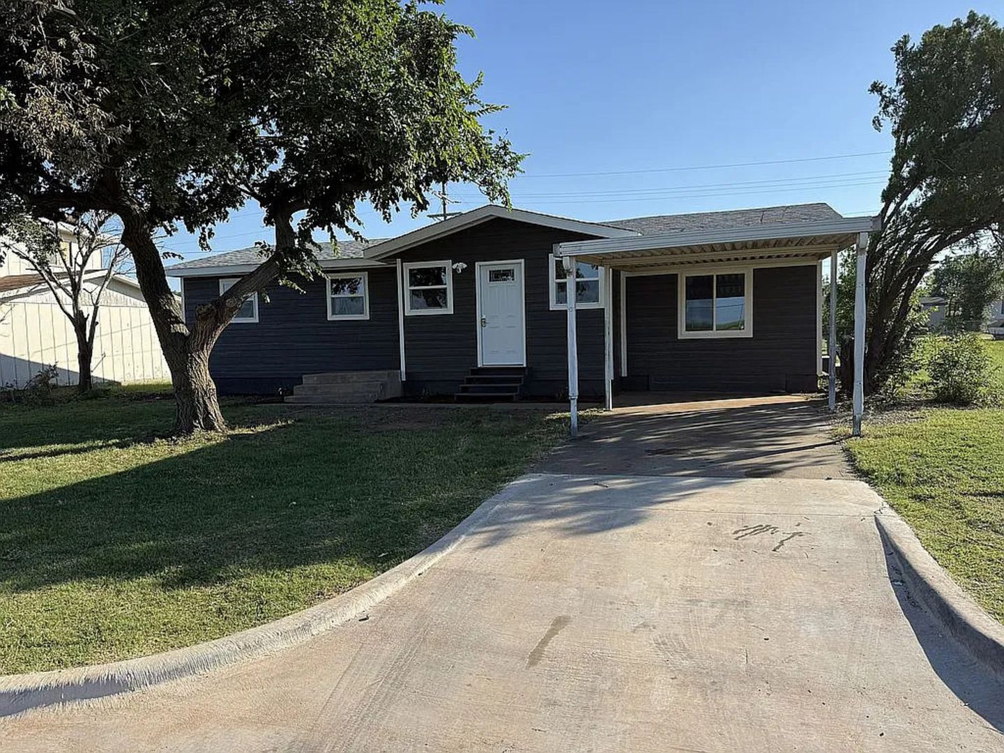 Lawton House: 723 Sw 45th St