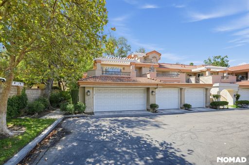 Stunning & Light-Filled 3BR/2.5BA End-Unit Townhome in Prime Valencia – photo 1