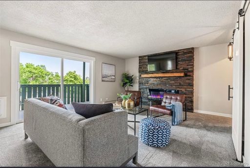 2120 S Vaughn Apartment – photo 1