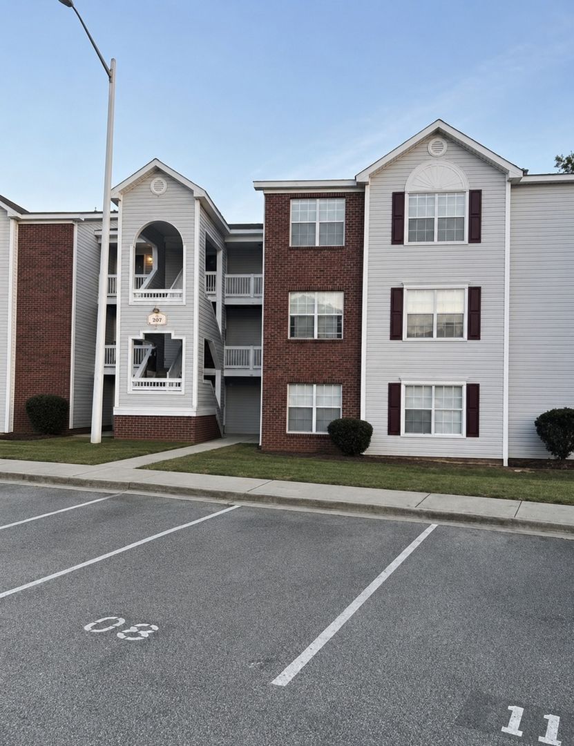 Fayetteville Condo: 301 Warton Ln