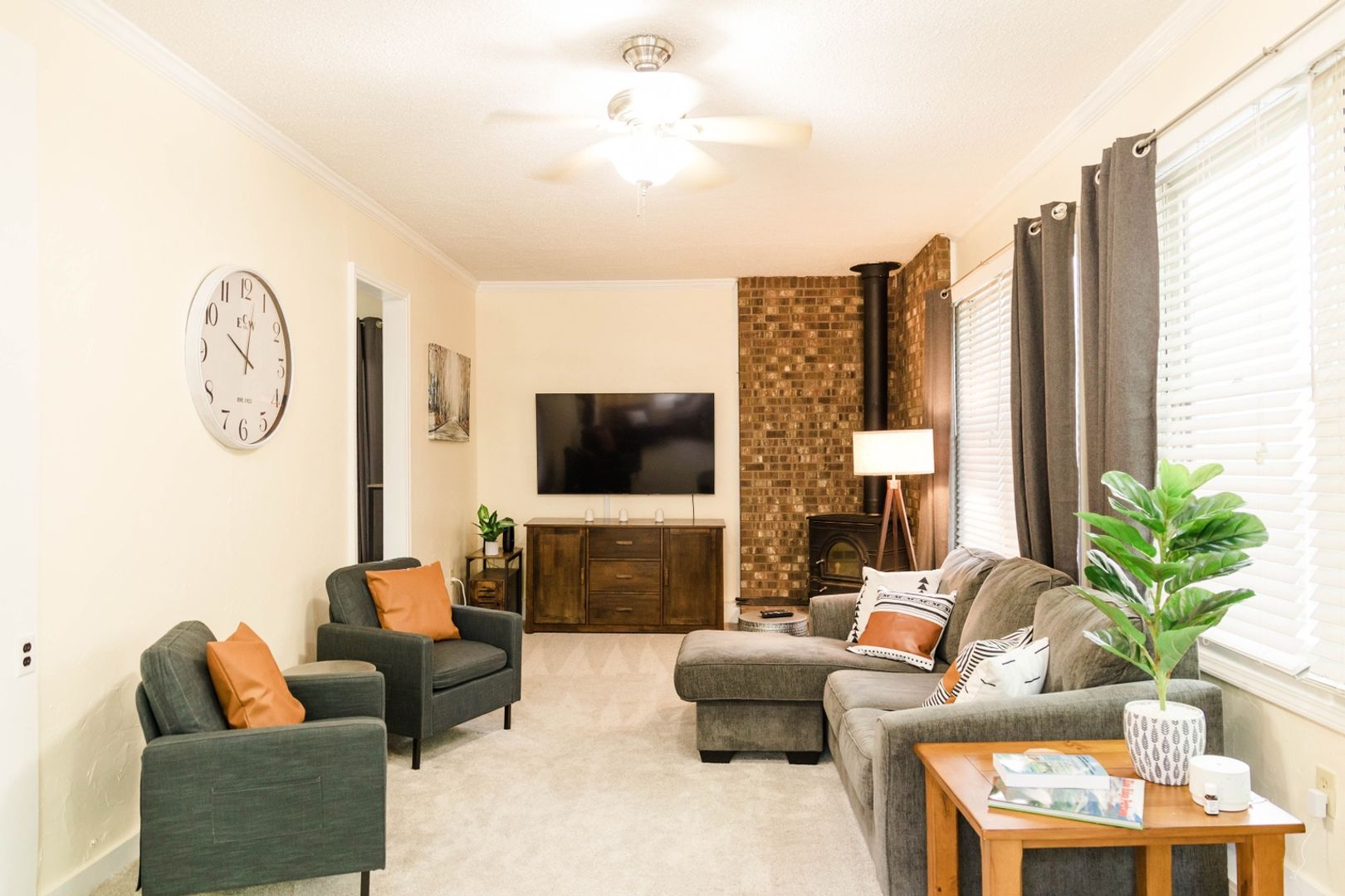 Arden House: 39 Southwicke Dr