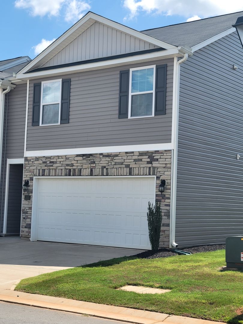 Greensboro Townhome: 1325 Broholmer Ln