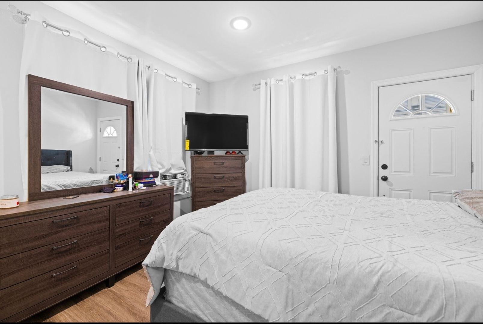 Newark Townhome: 87 Isabella Ave