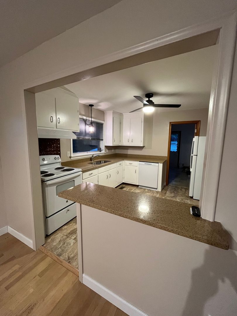 Richmond House: 4121 Foxglove Rd