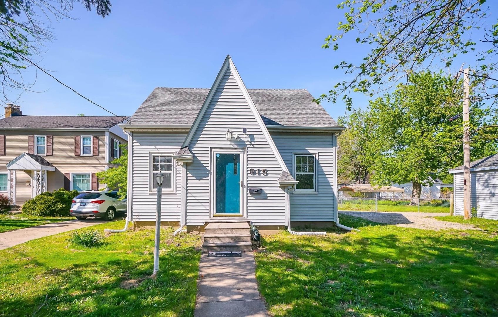 Peoria House: 915 W Loucks Ave