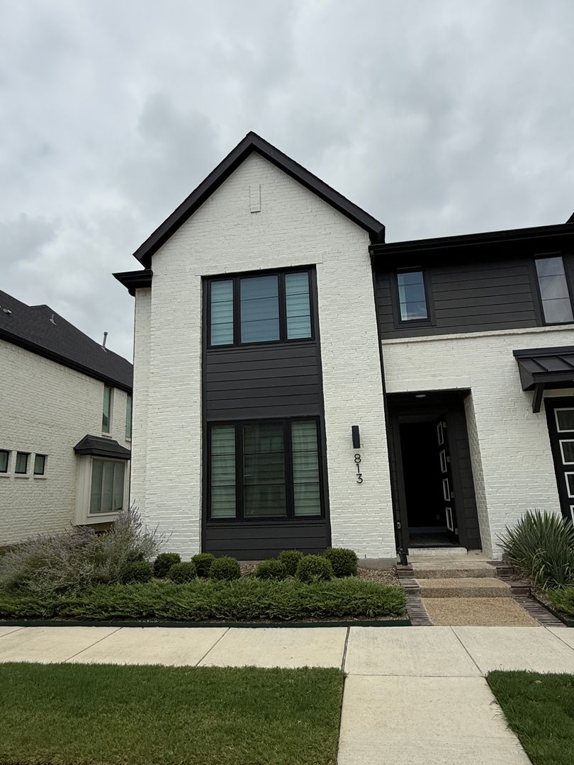 Arlington Townhome: 813 Crystal Oak Ln