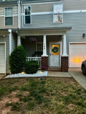 Charming 2BR Townhome in Charlotte – photo 1