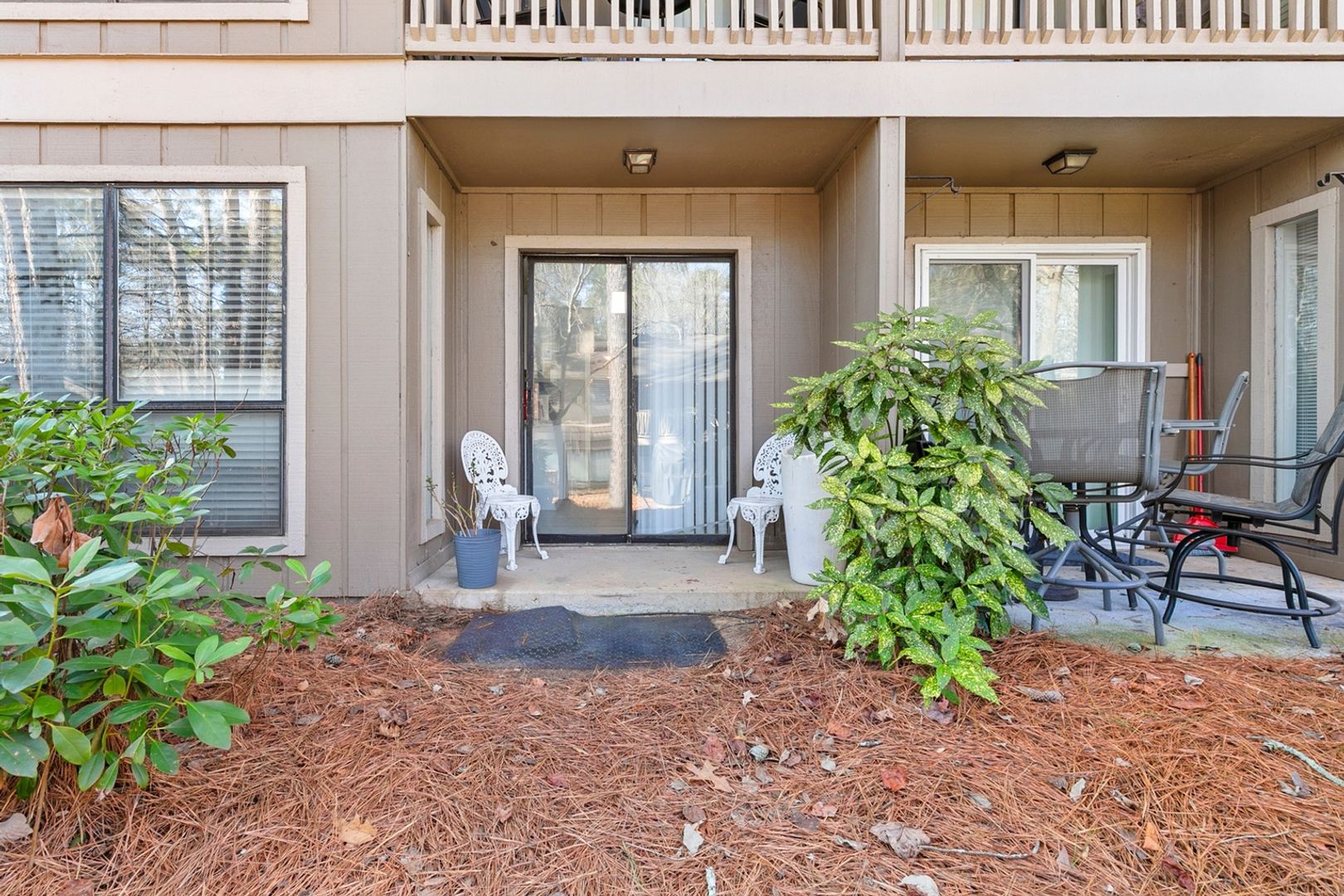 Atlanta House: 8740 Roswell Rd