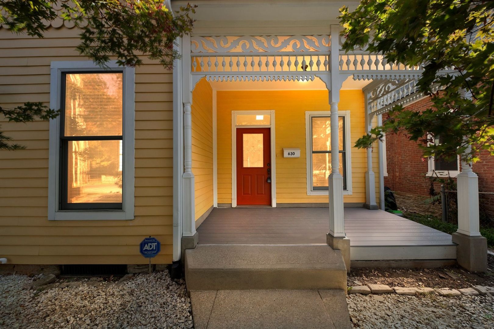 Lexington House: 630 Headley Ave