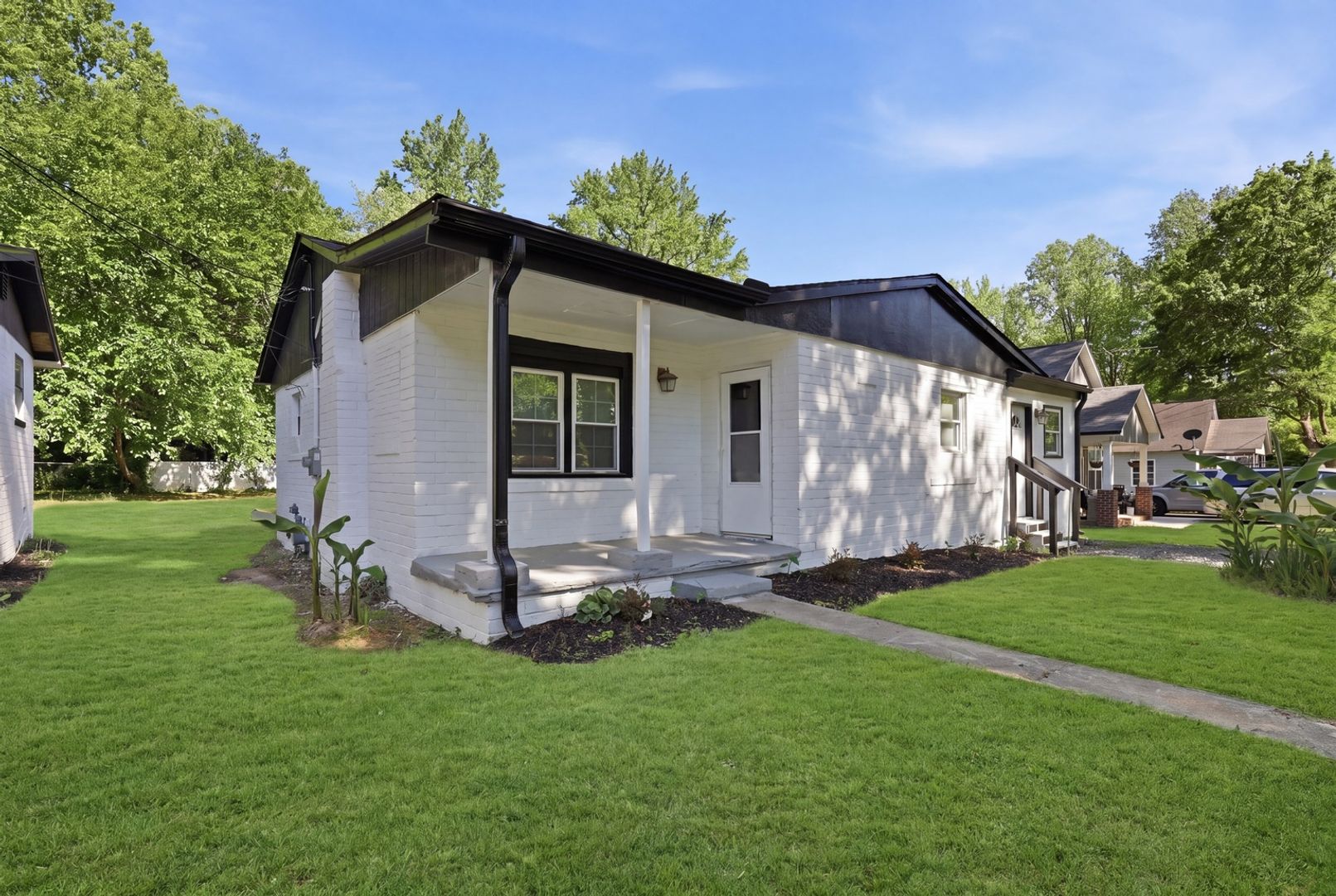 Salisbury House: 1200 Grady St