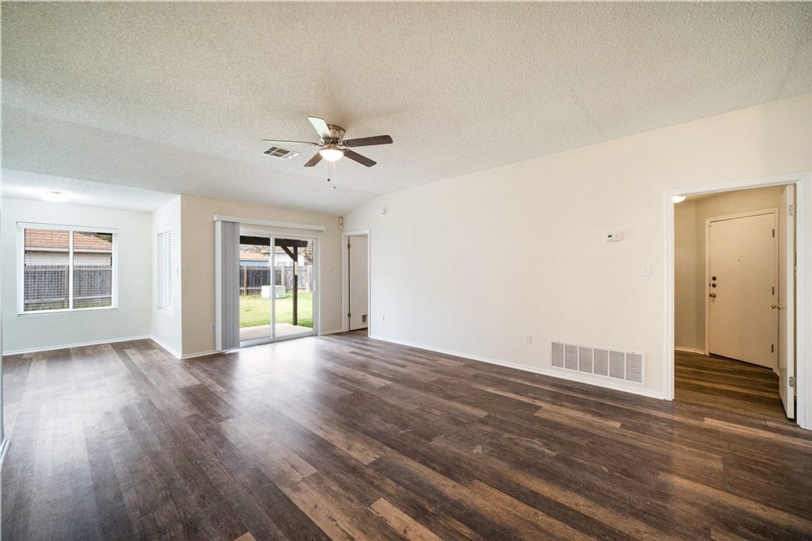 Pflugerville House: 20902 Gelding Ln