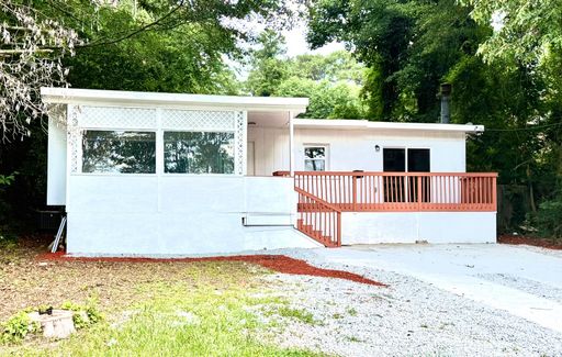 Charming 3/2 House in Norris Lake Community with Lake View – photo 1