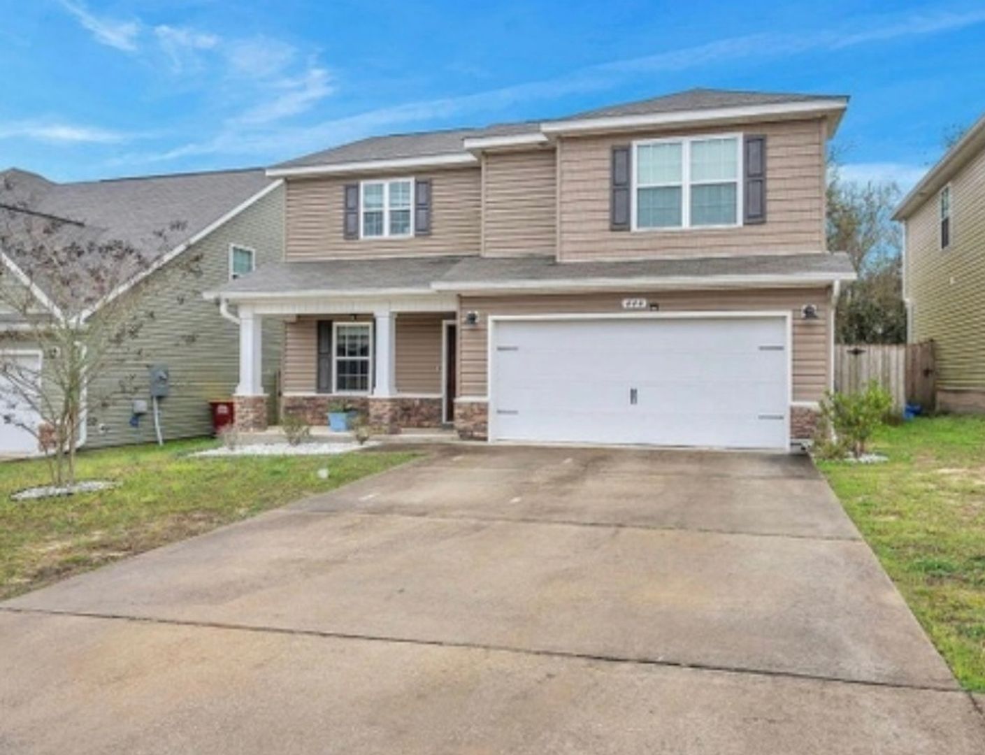 Crestview House: 448 Eisenhower Dr