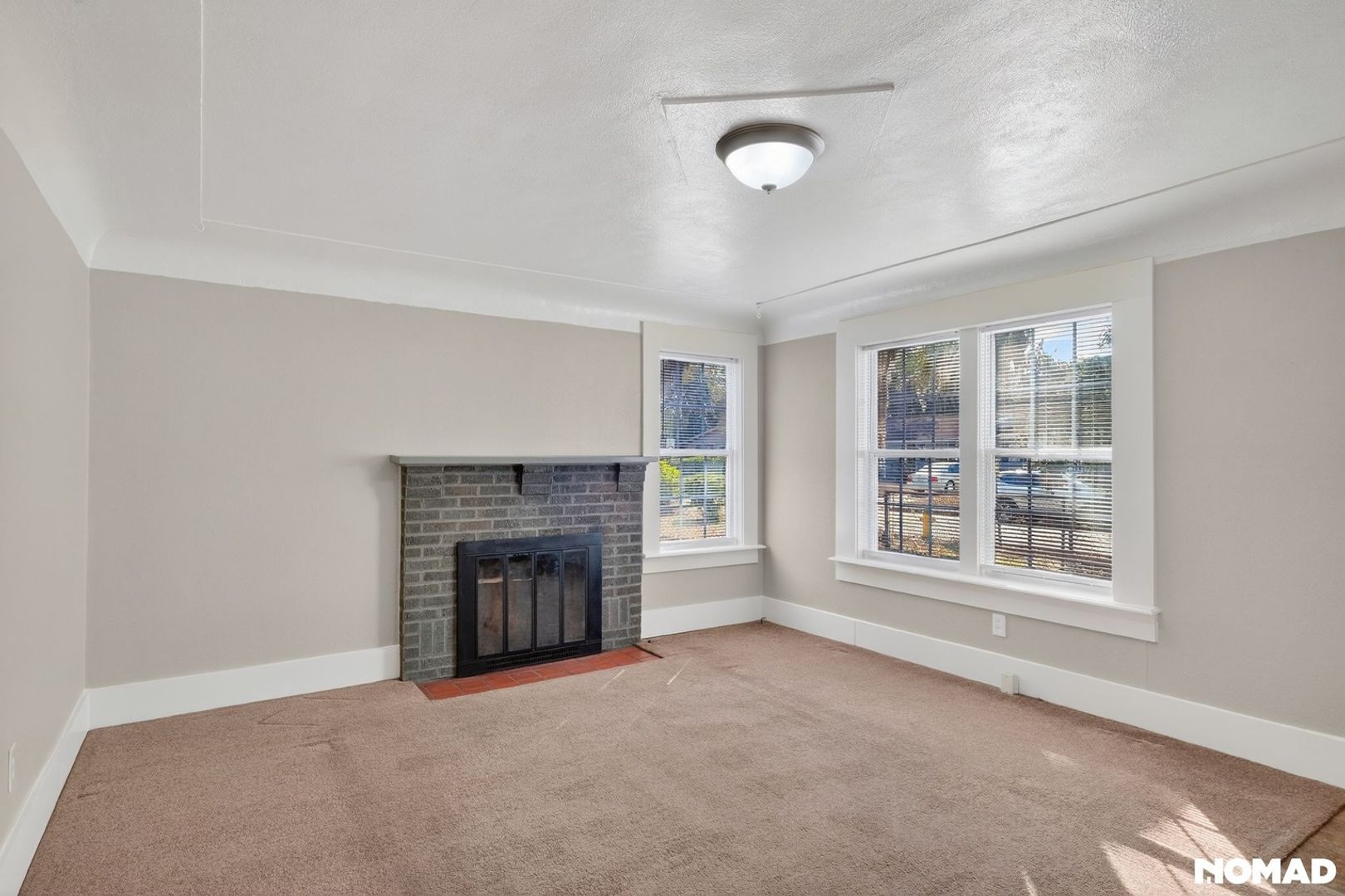 Savannah House: 2002 E 51st St