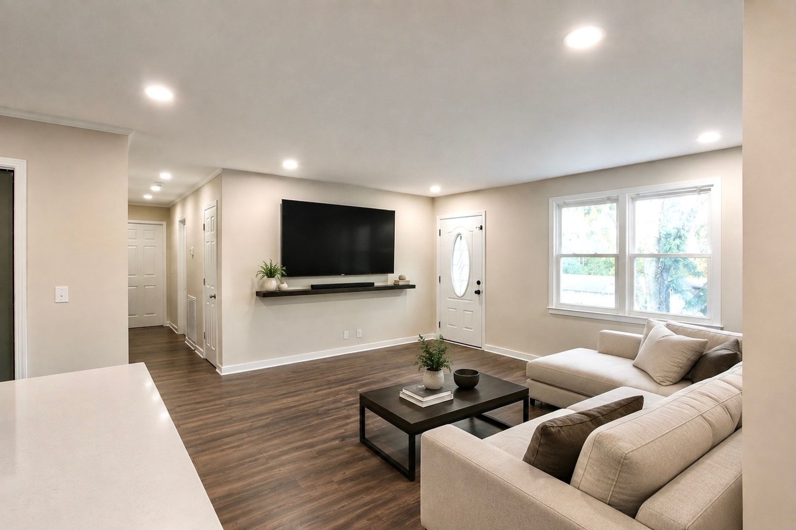 Hendersonville House: 114 Woodridge Dr
