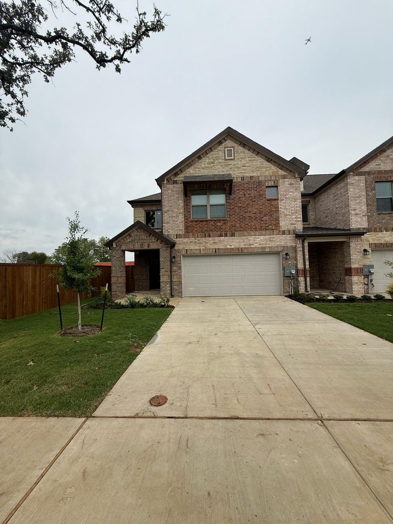 Grand Prairie Townhome: 144 Pinkie Holmes Dr