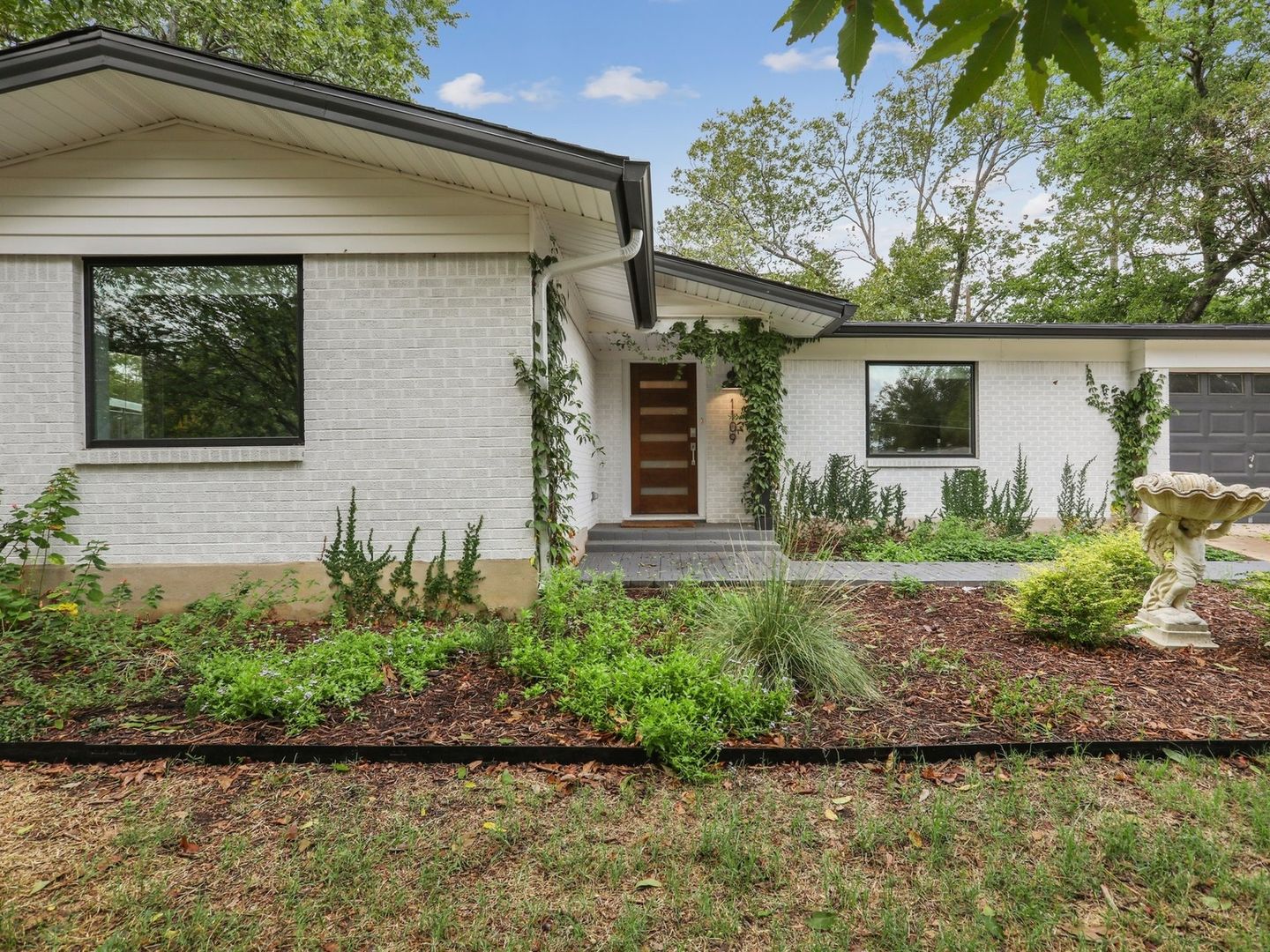 Austin House: 1109 Sahara Ave