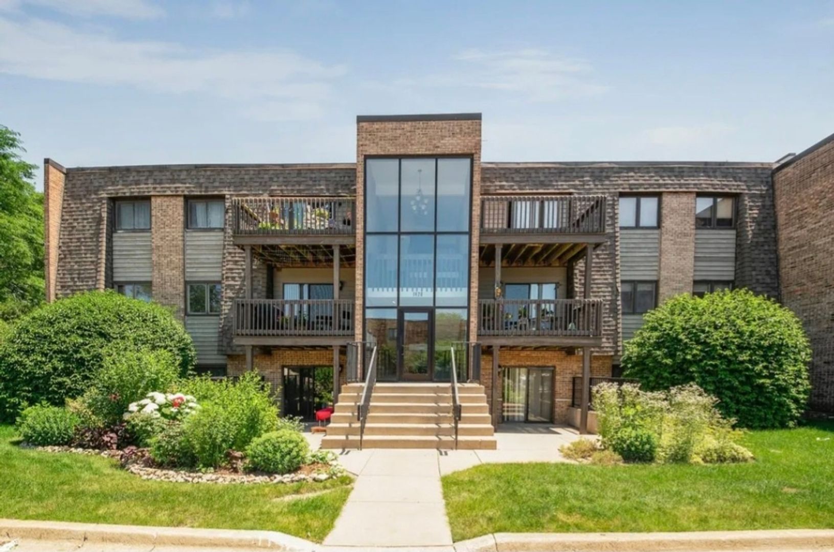 Wheaton Condo: 1424 Stonebridge Cir