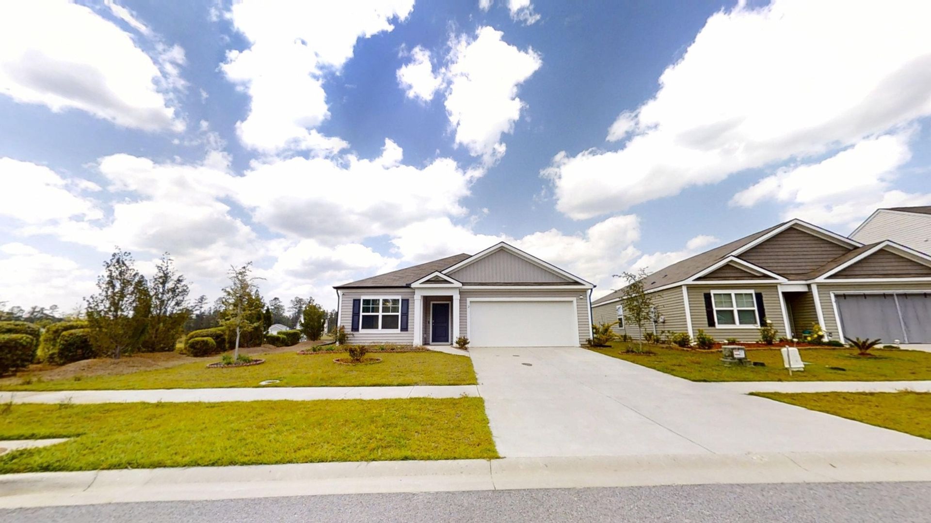 Bloomingdale House: 2 Daffodil Dr