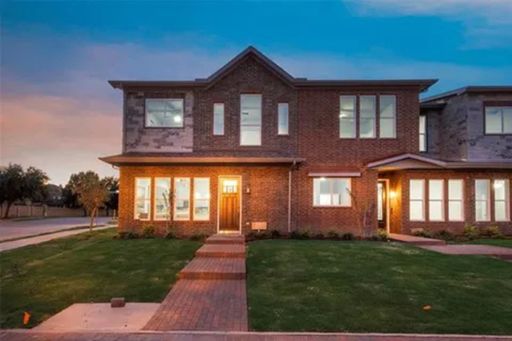 Charming 4BR Townhome in Frisco – photo 1