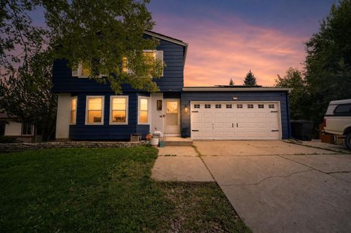 Charming 3BR House in Aurora – photo 1