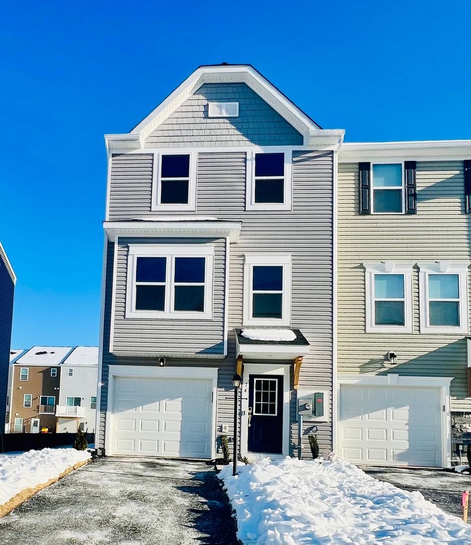 Inwood Townhome: 74 Trotting Rd