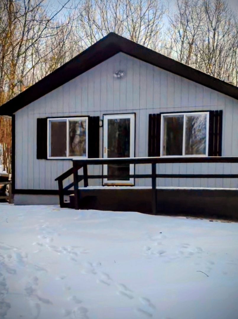 Albrightsville House: 102 Winding Way