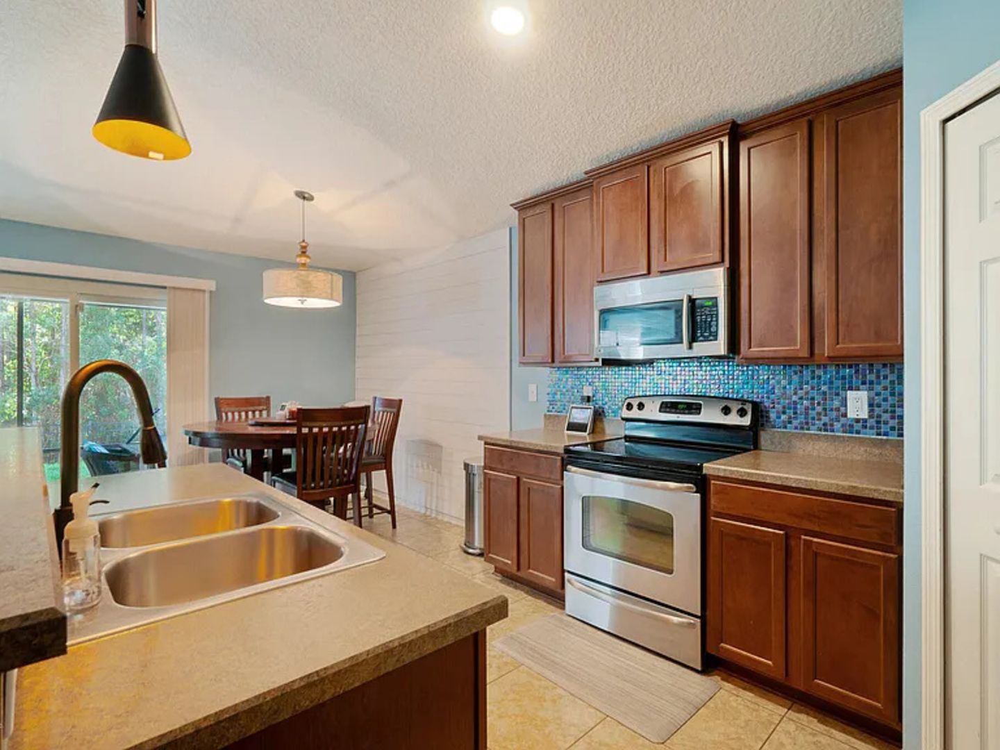 Jacksonville House: 15360 Spotted Stallion Trl