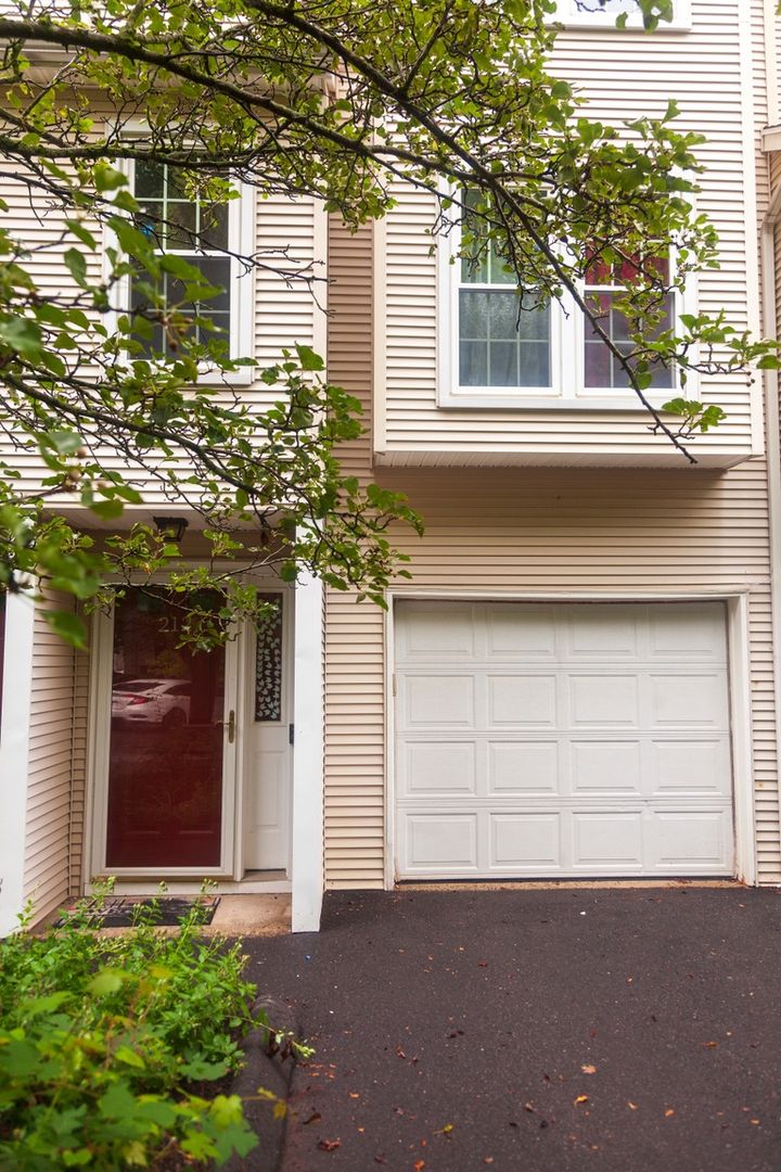 Waterbury Condo: 380 Hitchcock Rd