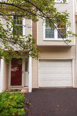 Charming 2BR Condo in Waterbury – photo 1