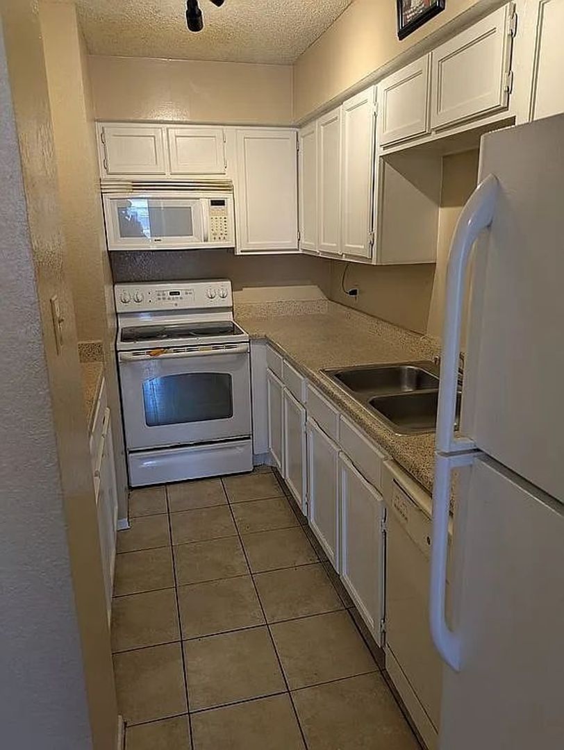 Arlington Condo: 1608 Pecan Chase Cir