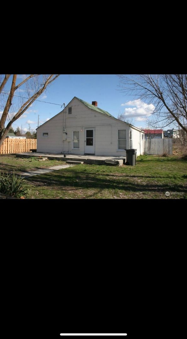 Washtucna House: 115 N Main St