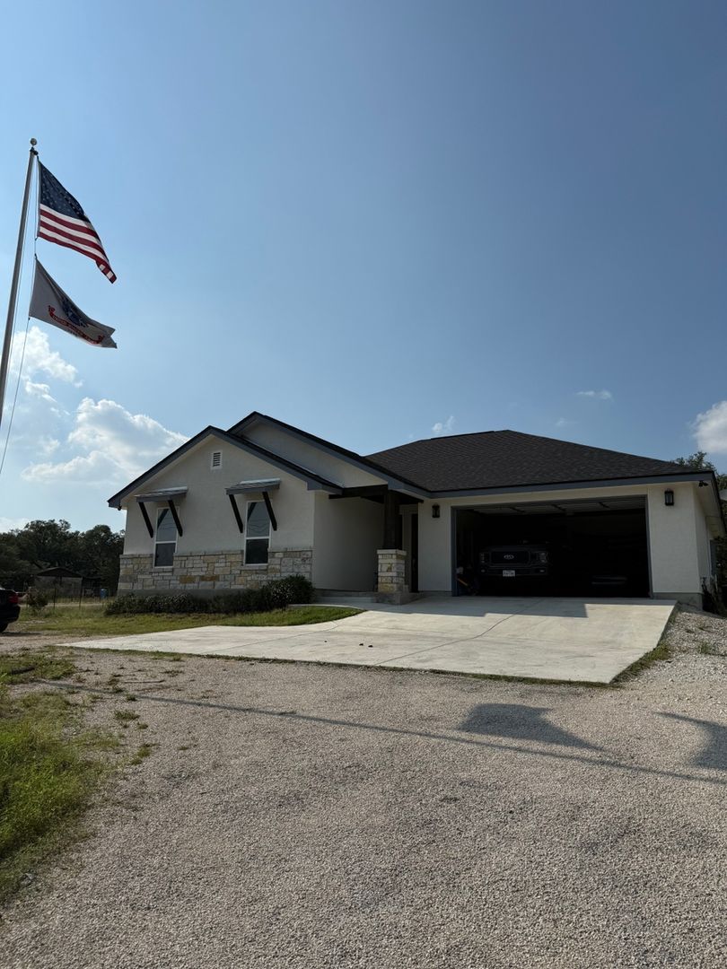 Fischer House: 11430 Farm To Market Road 32nd