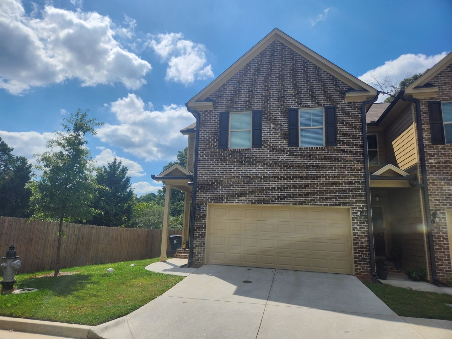 Lilburn Townhome: 302 Cashes Dr