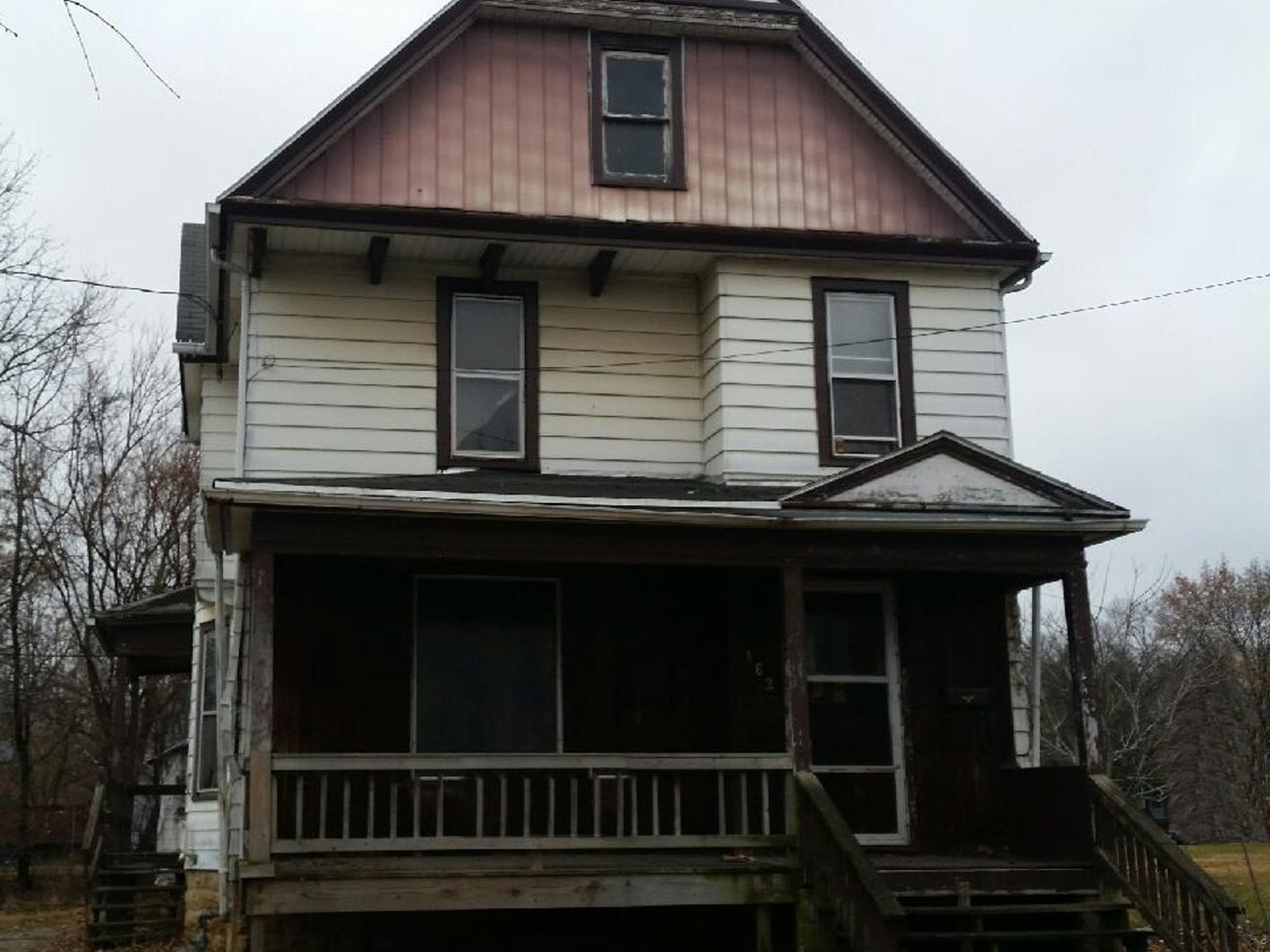 Janesville House: 162 S High St